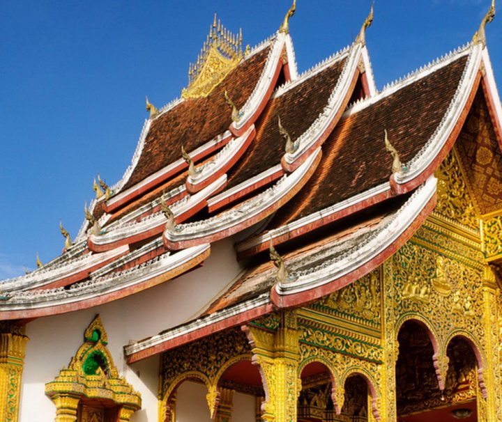 Produktbild-nationalmuseum-Luang Prabang neu entdecken In dem von 1904 bis 1909 errichteten Nationalmuseum, dem ehemaligen Königspalast, können der Thron der Herrscher der Lan Xang-Periode sowie zahlreiche religiöse Schätze besichtigt werden.