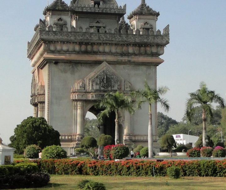 Produktbild-patuxai-Laos Hautnah erleben Triumphbogen Patuxai in Vientiane