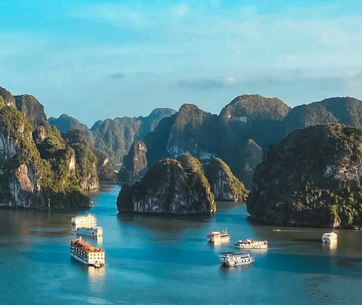 Schiffe in der Halongbucht Vietnam Rundreise
