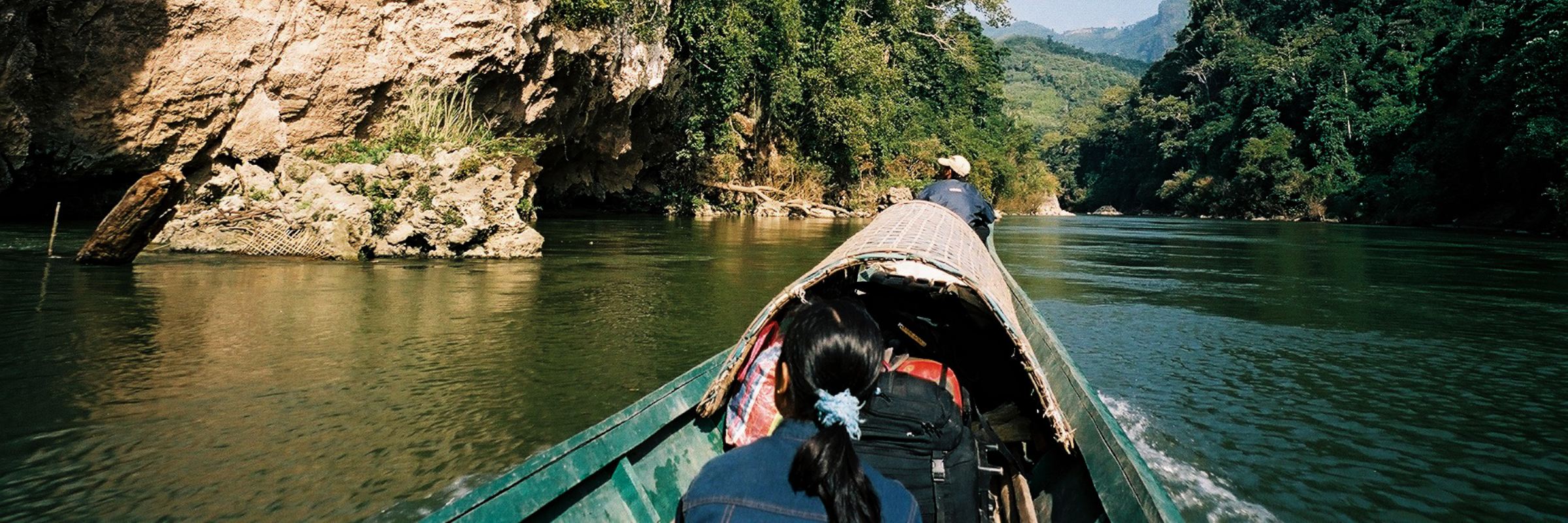Fahrt über die Flüsse im Norden von Laos in der Region Ngong Kieaw