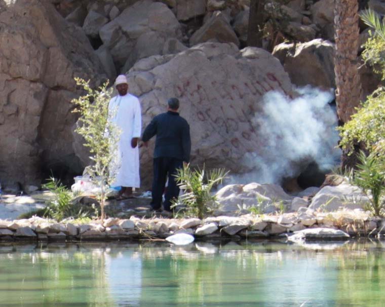 Süßwasserpool in der Oase Wadi Bani Khalid Oman Kultur Wüste Tauchen
