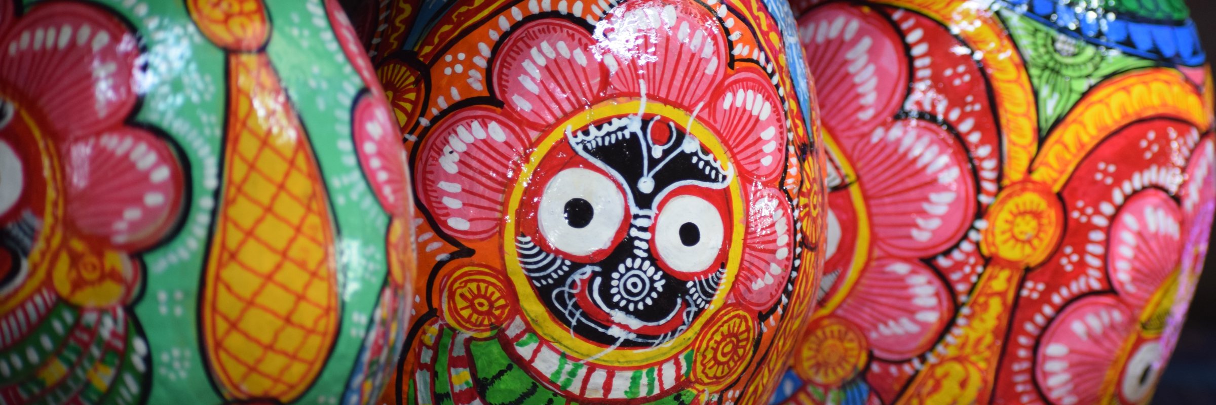 Pattachitra-Malerei ist eine volkstümliche Stilrichtung der indischen Malerei und blickt im Bundesstaat Orisaa auf eine tausendjährige Tradition zurück.