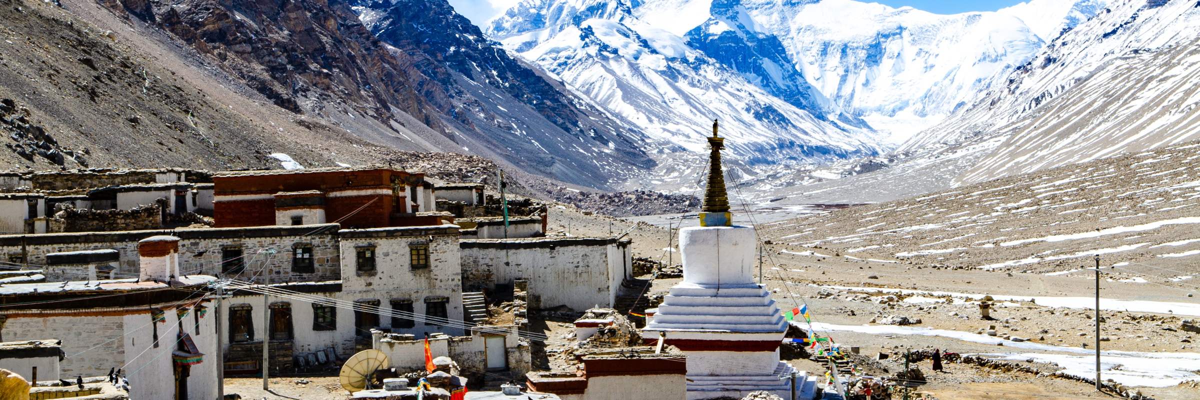 Das Rongpu-Kloster nahe der Nordwand des Mount Everest gilt als höchstgelegenes Kloster der Welt und befindet sich in einer Höhe von 4.980 m.