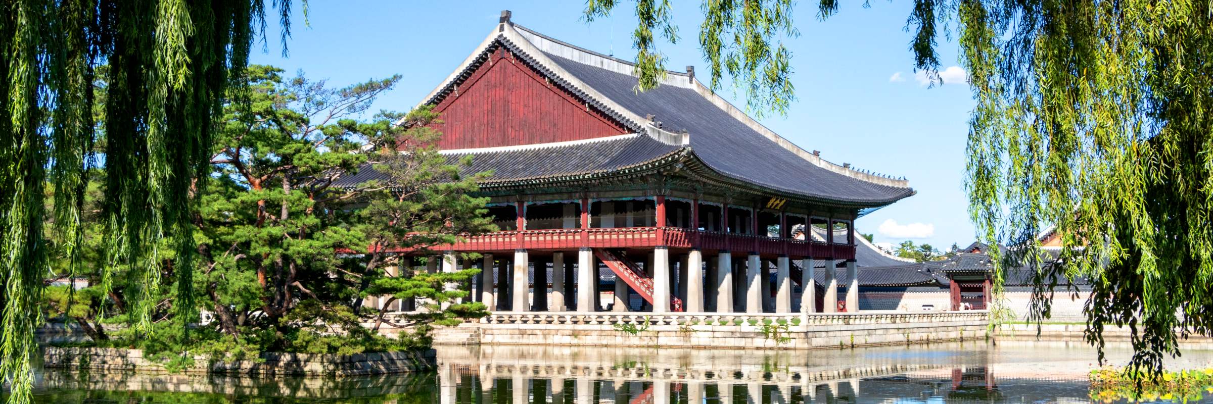 Gyeonghoeru (königlicher Bankettsaal) im Gyeongbokgung Palast Der königliche Bankettsaal Gyeonghoeru ist eine Halle, in der während der Joseon-Dynastie wichtige und besondere Staatsbankette abgehalten wurden.