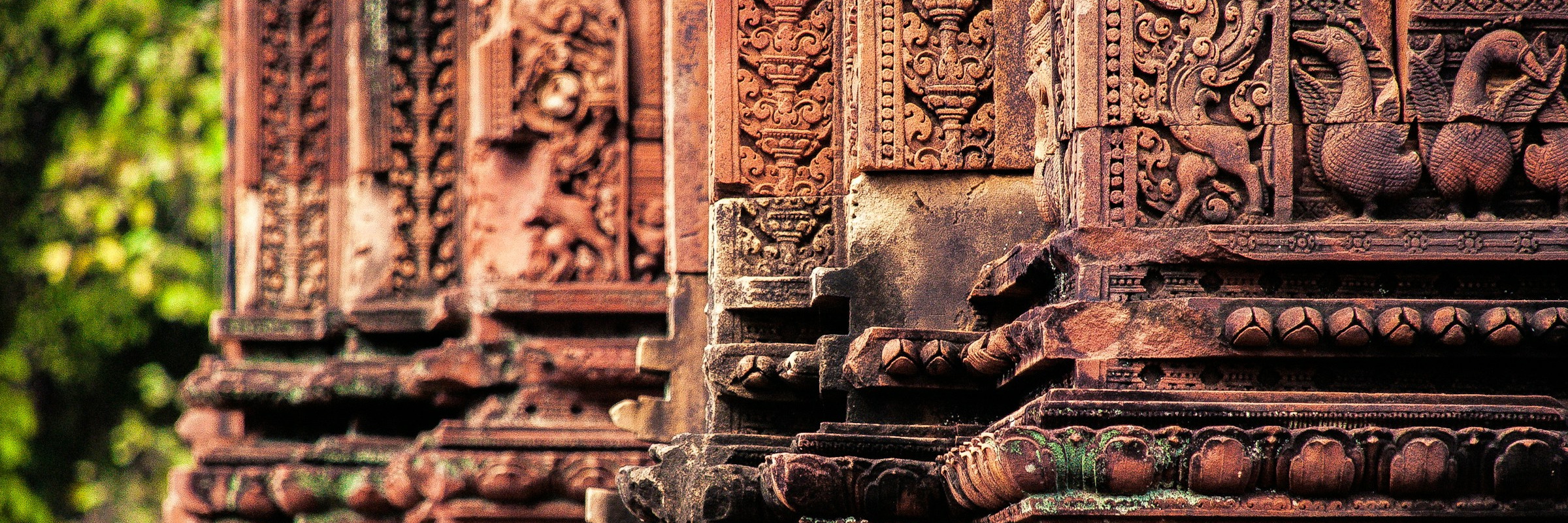 Beste Handwerkskunst im eindrucksvollen Angkor Tempelbezirk. Feingestaltes Relief