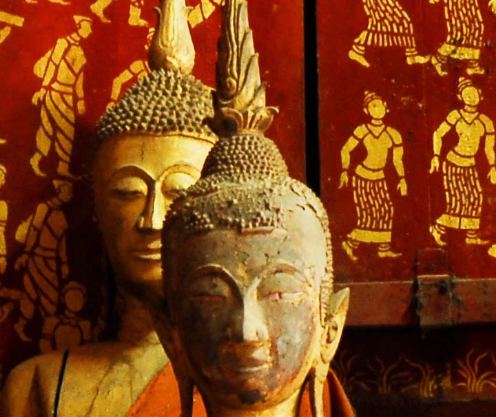 Buddha Statuen im Wat Xieng Thong in Luang Prabang Post Thumb Bild