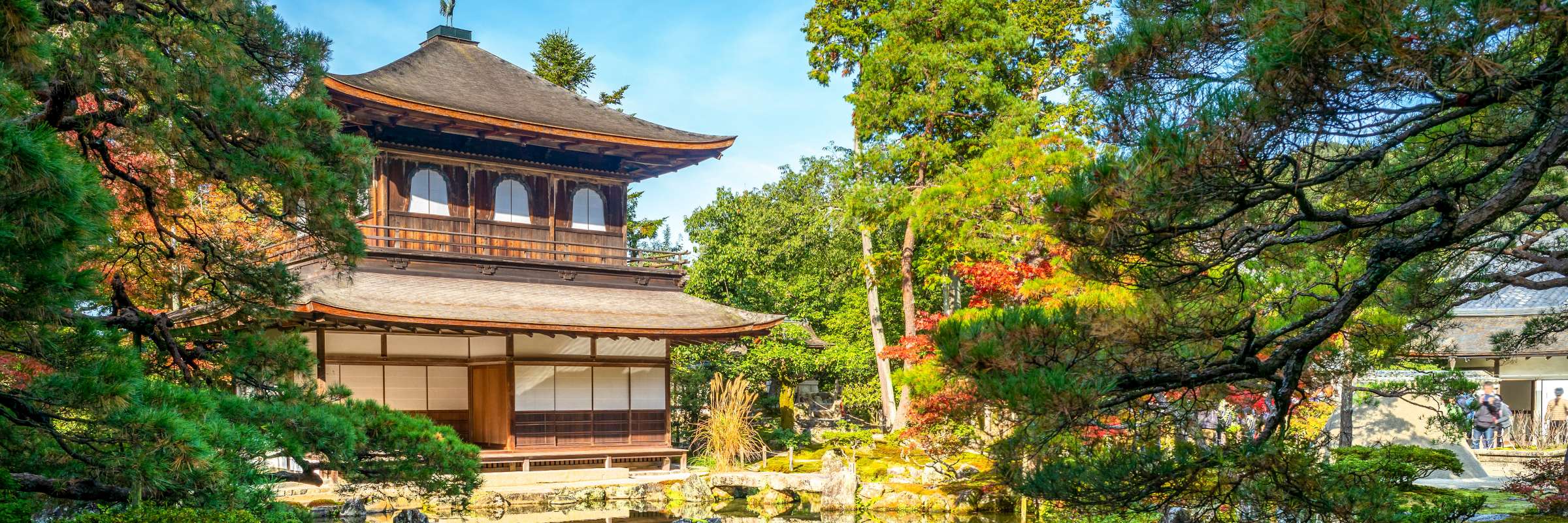Der Zen-Tempel Ginkaku-ji wurde im Jahre 1482 erbaut und 1994 von der UNESCO in das Weltkulturerbe Historisches Kyōto aufgenommen.