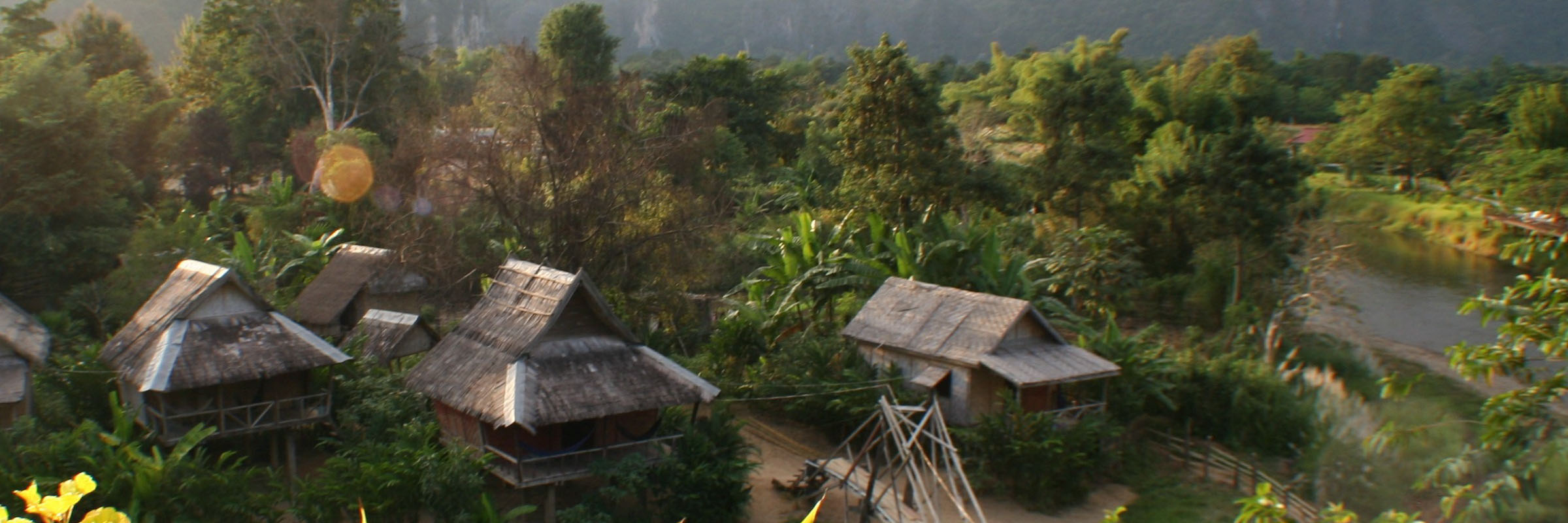 Kleine Dörfer und schmale Brücken im Norden von Laos