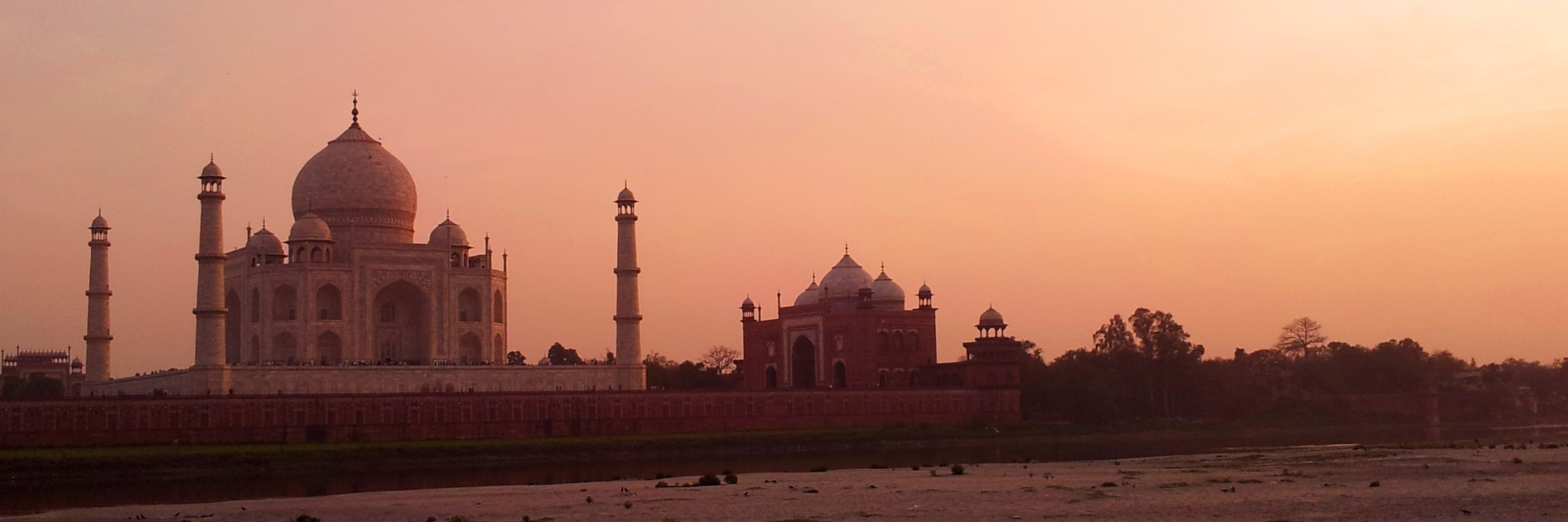 Das Taj Mahal am Stadtrand von Agra im indischen Bundesstaat Uttar Pradesh gilt als eines der herausragendsten Werke der indo-islamischen Baukunst und ist seit 1983 Teil des UNESCO-Welterbes.