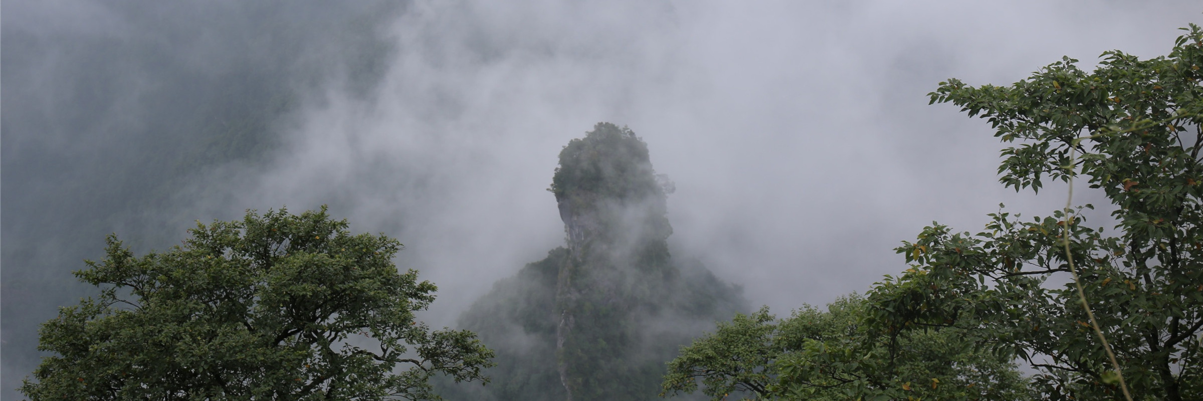 Der Tianmen Mountain ist bekannt für seine spektakulären Ausblicke und die berühmte 