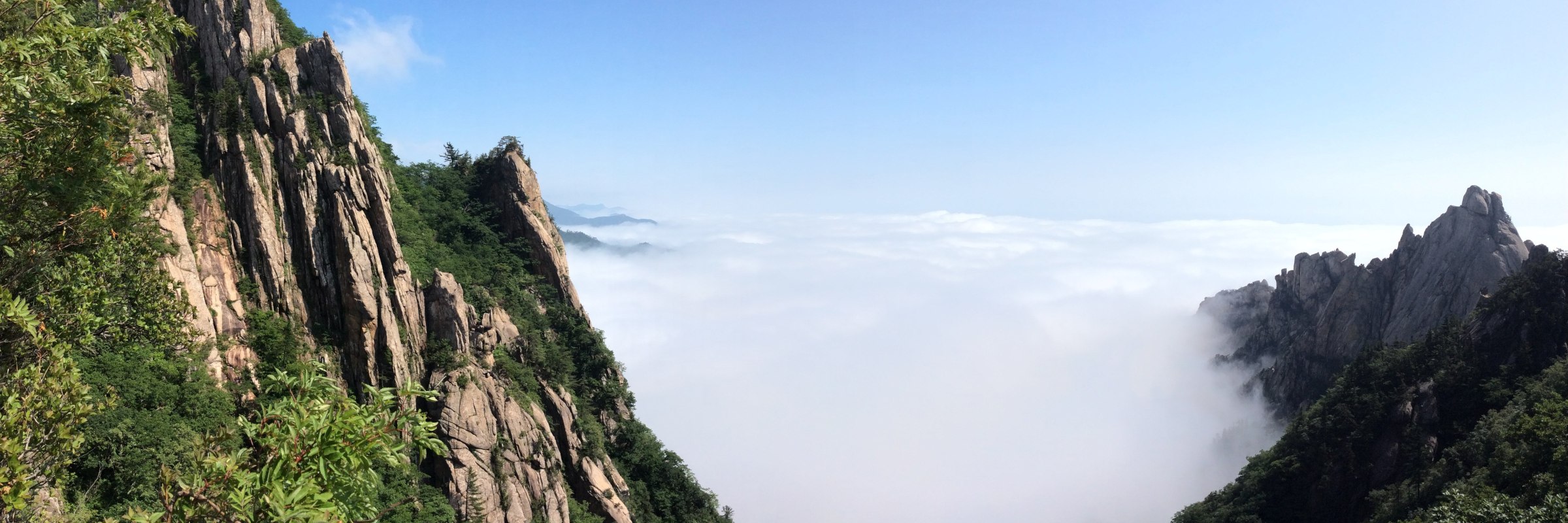 Der Seoraksan ist der der dritthöchste Berg in Südkorea und der höchste Berg des Taebaek-Gebirges.