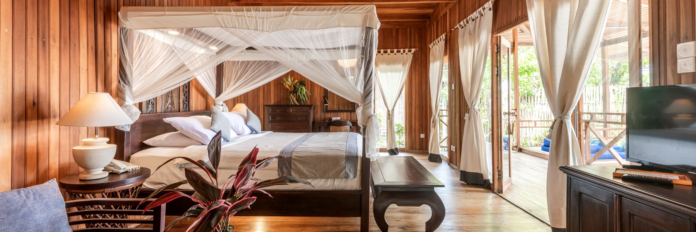 Die Beach View Villen im Siladen Resort & Spa sind komfortable 64 m2 groß und mit Sonnendeck und privaten Sonnenliegen ausgestattet.