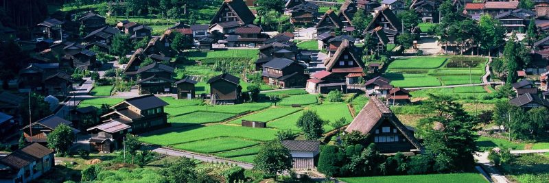 Das historische Dorf Ogimachi in Shirakawa-go auf Honshu in Japan