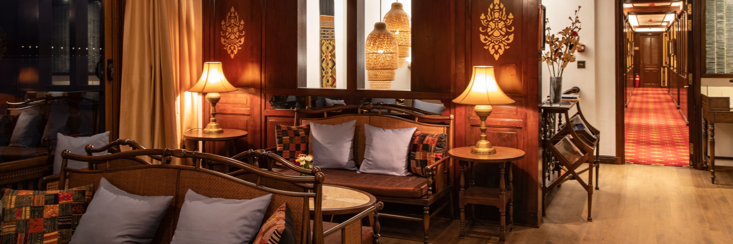 Luxuriöse Lounge an Bord des Boutique Schiffs Anouvong