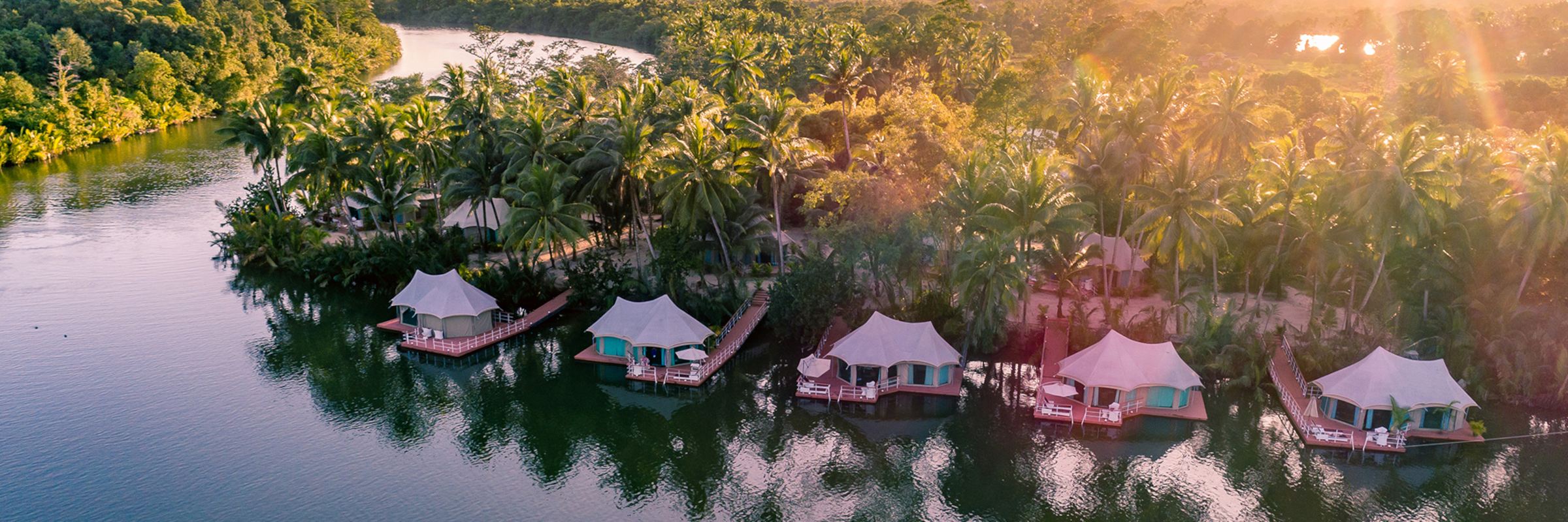 Schwimmende Zelte auf dem Ta Tai Fluss im Canvas & Orchids Retreat