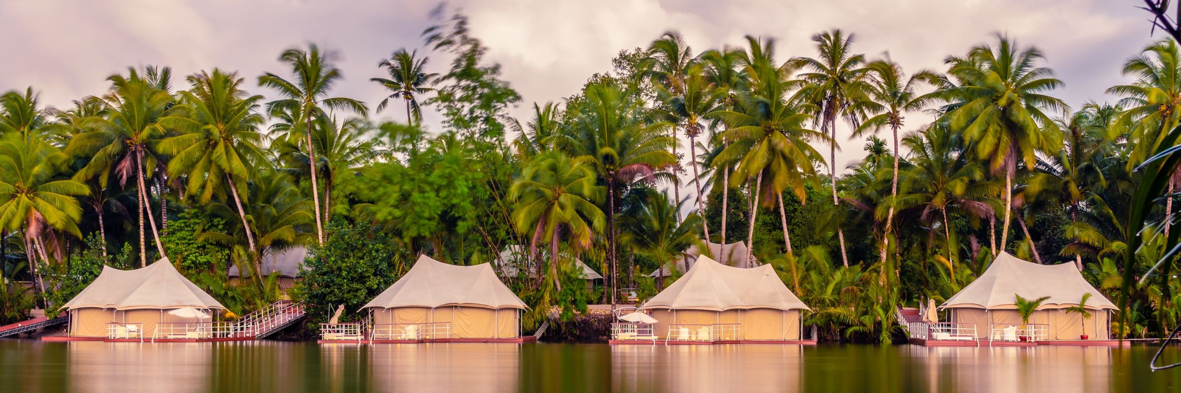 Floating Tented Villas im Canvas & Orchids Retreat auf der kambodschanischen Flussinsel Koh Andet