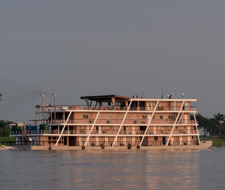 Flusskreuzfahrtschiff MS Princesse Ngalessa auf Expeditionsreise in der Republik Kongo