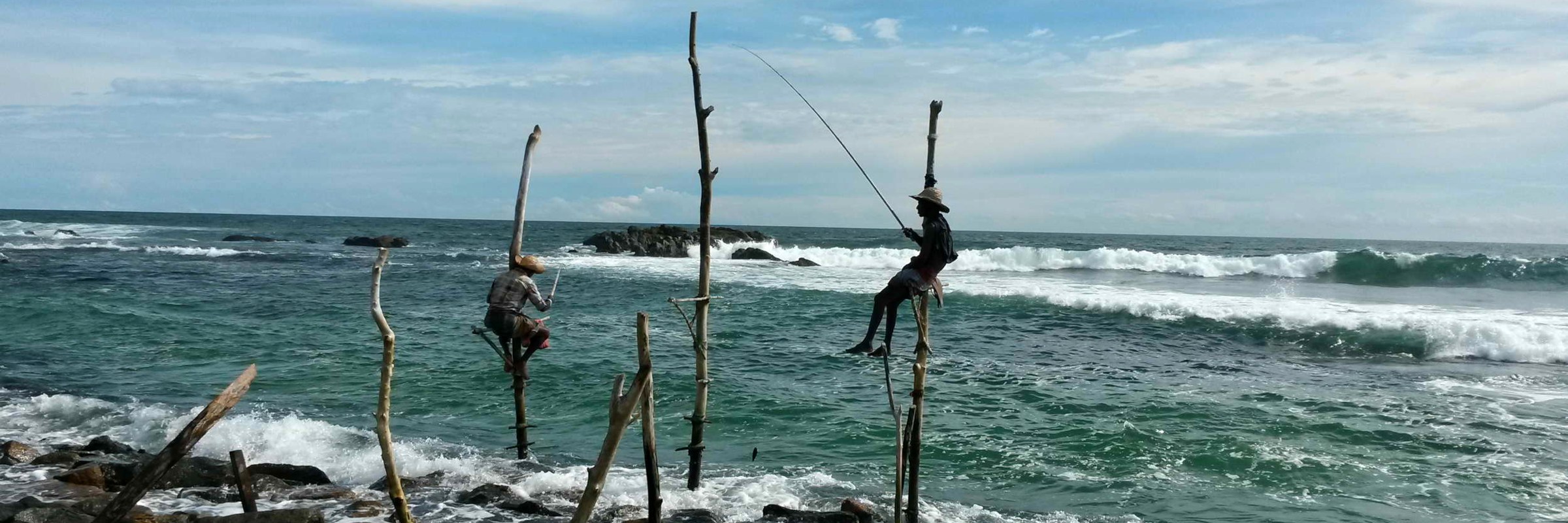 Traditionelle Stelzenfischer an der Südküste von Sri Lanka
