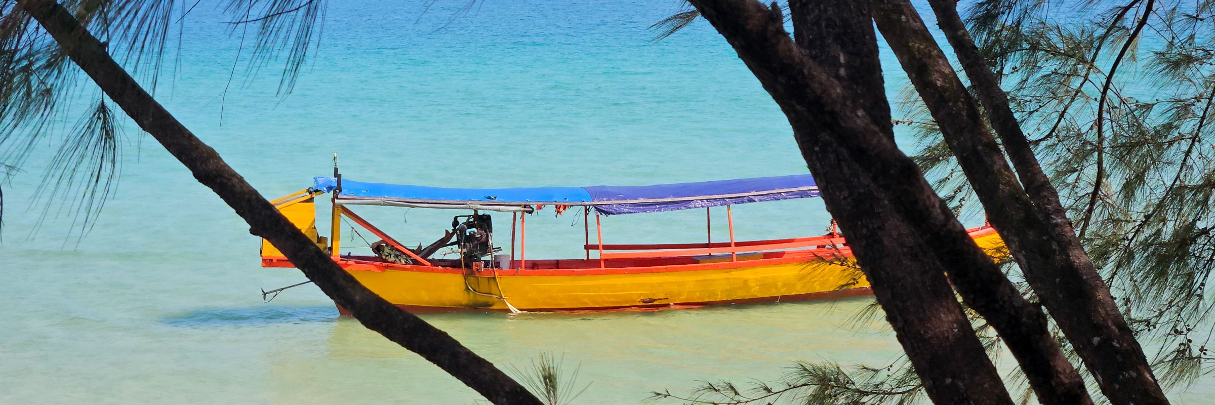 Landestypisches Boot am Ufer der Insel Koh Rong