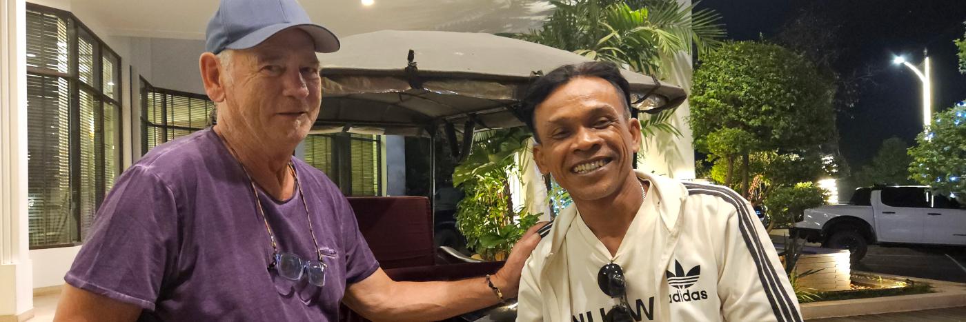 Leander Gerlach vor Ort mit einem Guide