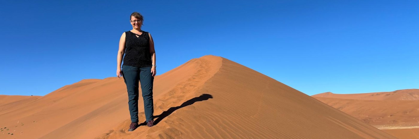 Ramona Gack im Sandmeer der Namib-Wüste
