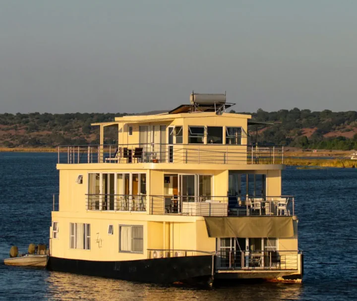 Exklusive Chobe River Flusskreuzfahrt an Bord des Luxus-Hausboots Chobe Princess.