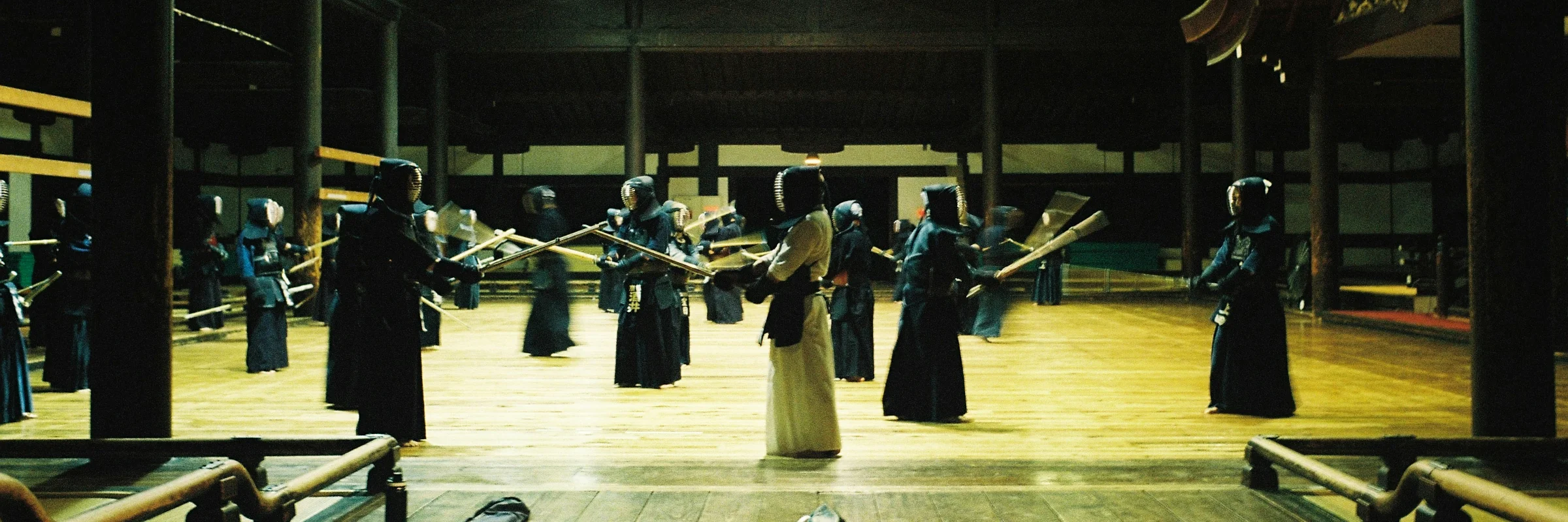 Kendo-Training im historischen Butokuden in der japanischen Stadt Kyoto