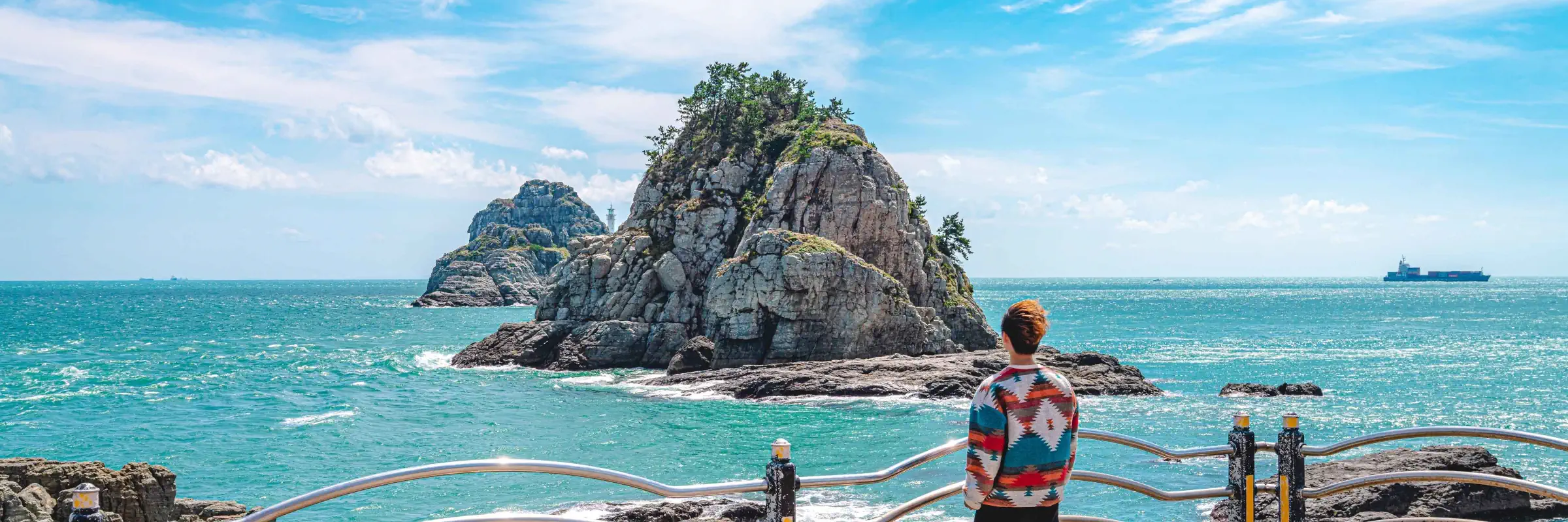 Blick auf die Oryukdo-Inseln von der Aussichtsplattform nahe dem Oryukdo Skywalk in der Küstenmetropole Busan