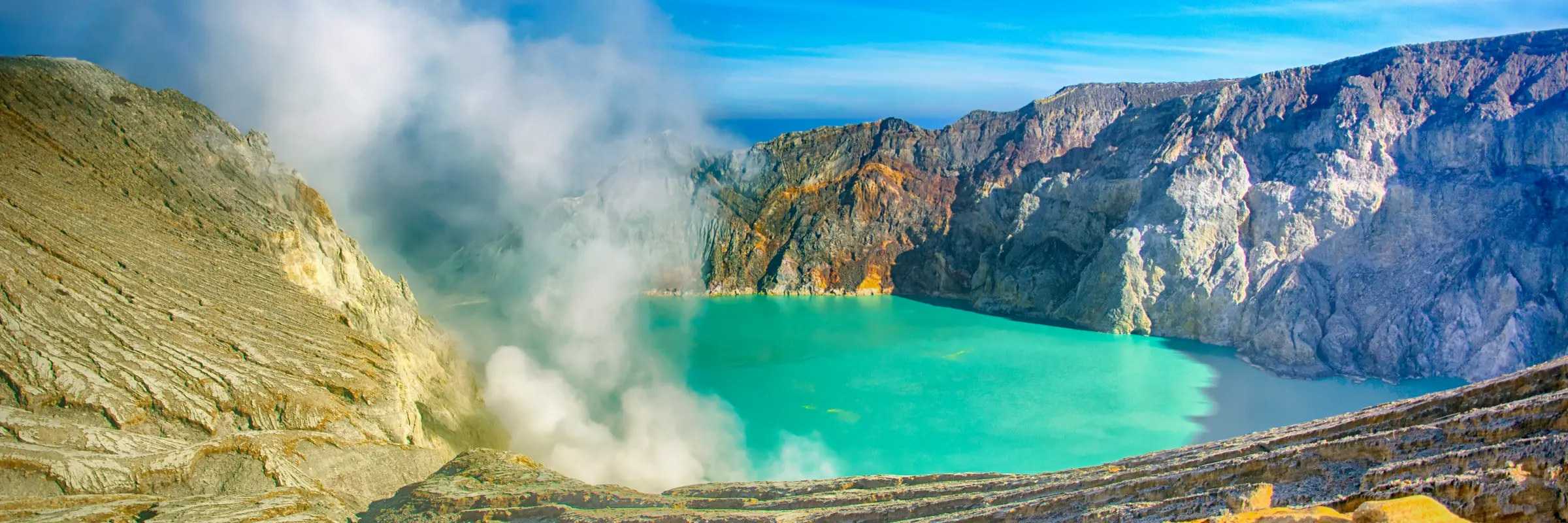 Kratersee des Ijen-Vulkans auf der Insel Java in Indonesien