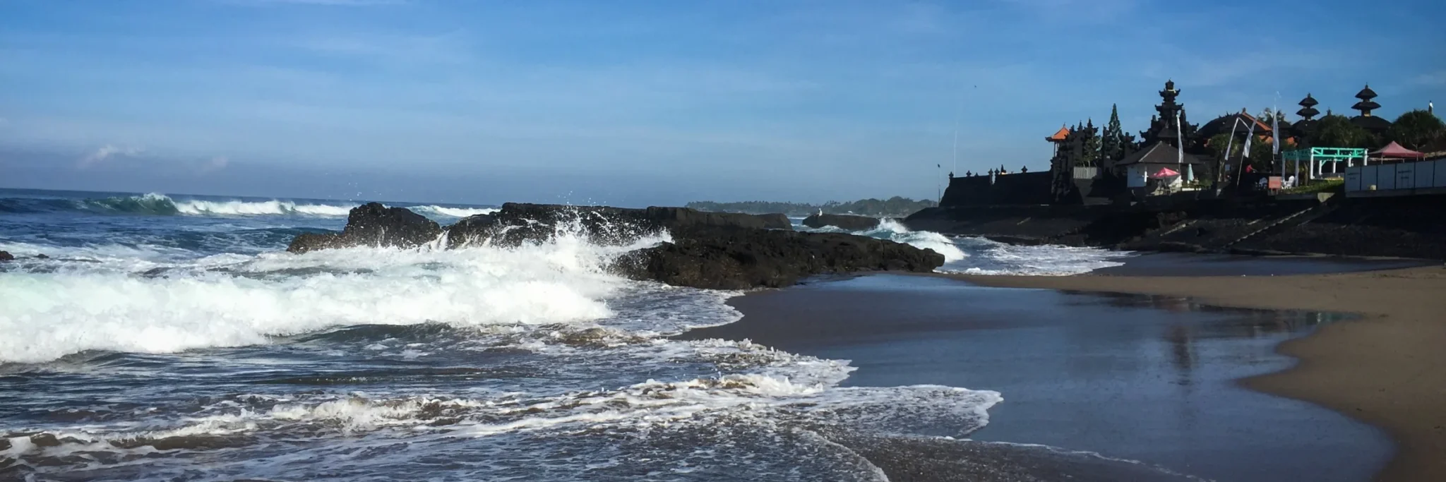Surfcamps und Surfhotels am Strand von Canggu im Südwesten von Bali in Indonesien