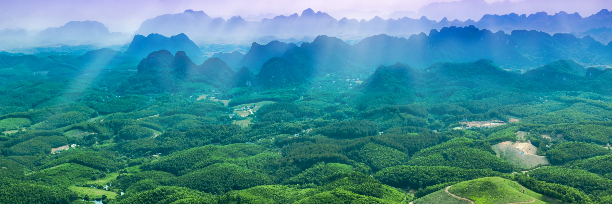 Die als „trockene Ha-Long-Bucht“ bezeichnete Karstgebirgslandschaft in der vietnamesischen Provinz Ninh Bình