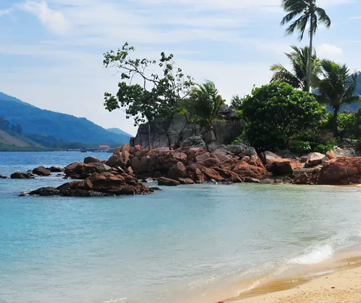 Malerischer Küstenabschnitt auf Redang Island in Malaysia