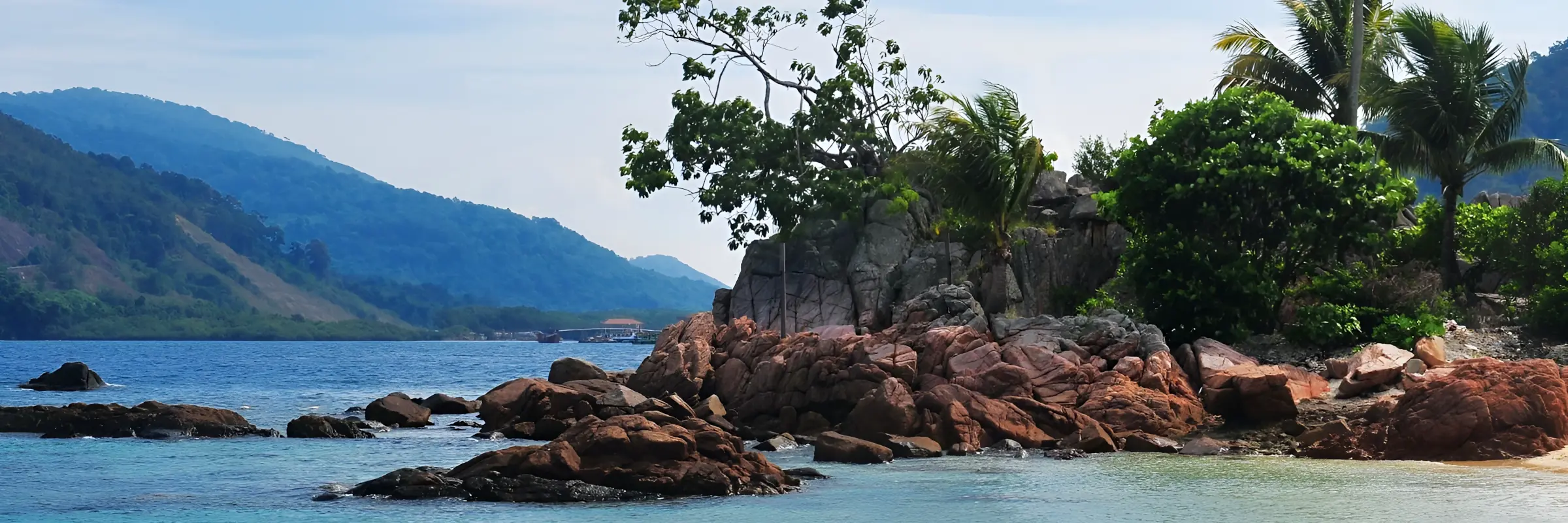 Malerischer Küstenabschnitt auf Redang Island in Malaysia